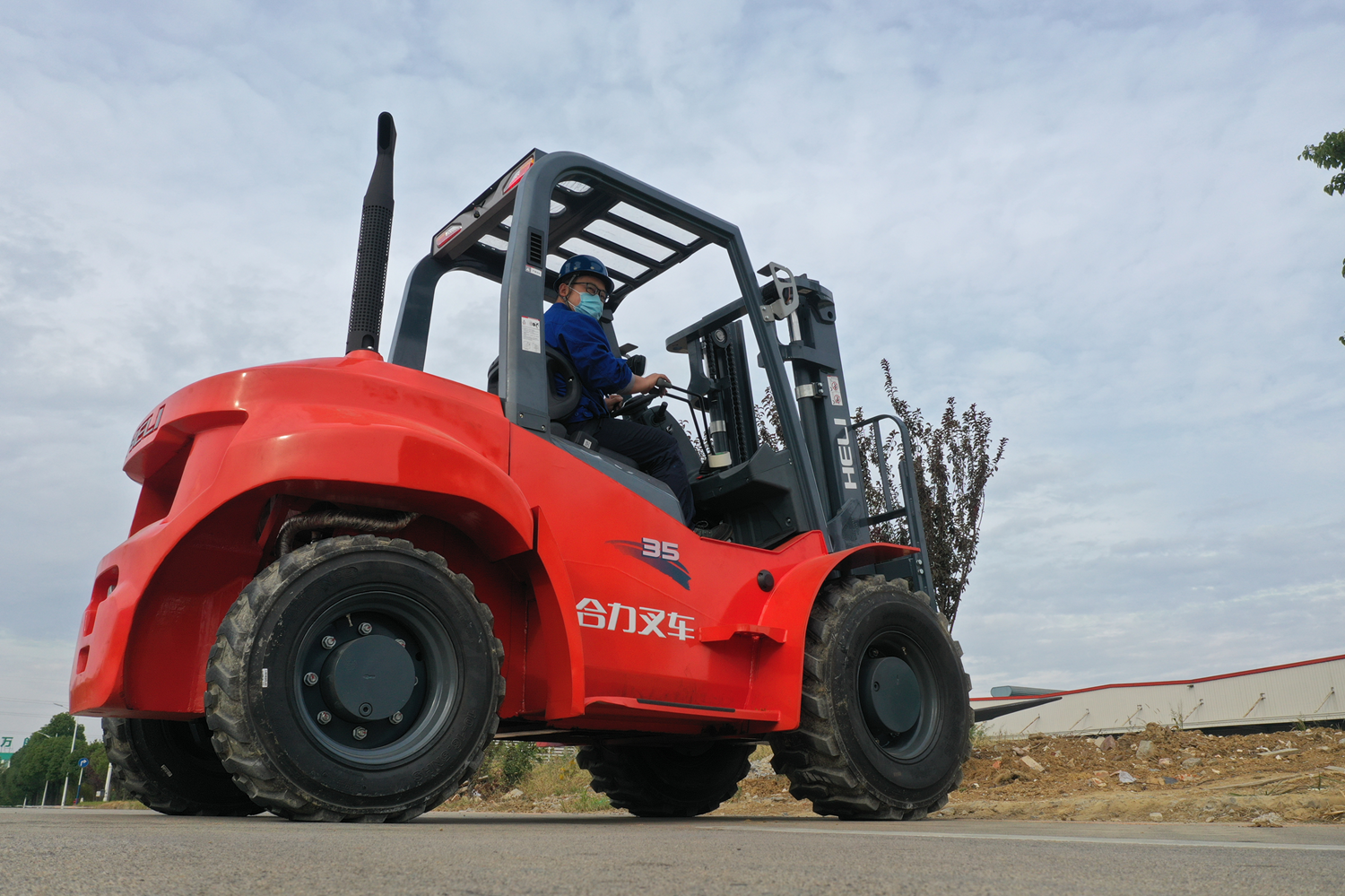 3.率先推出高通过锂电系列产品.png 3.率先推出高通过锂电系列产品.png