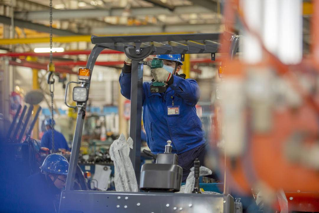 5.2021年创下年产18886台的历史新高,提前并超额完成年度指标.png 5.2021年创下年产18886台的历史新高,提前并超额完成年度指标.png